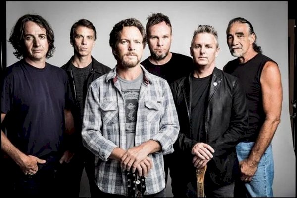 Vocalista do Pearl Jam perde a voz ao passar calor extremo na Europa