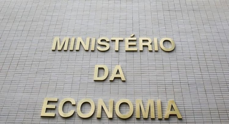 Governo bloqueia R$ 6,74 bilhões do Orçamento para cumprir teto