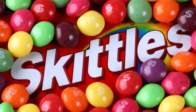 Homem processa a Mars alegando que Skittles contém toxina perigosa