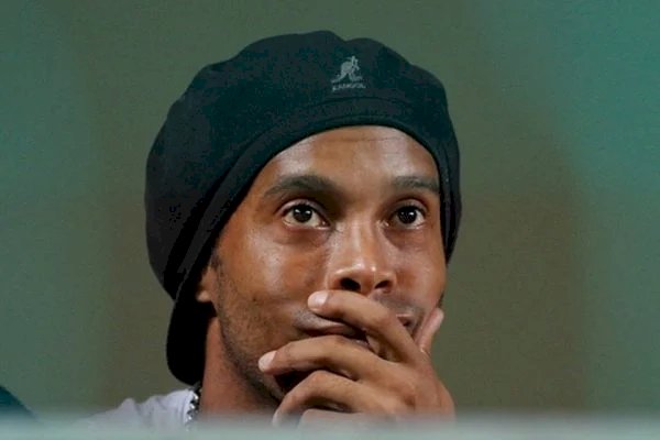 Por falta de pagamento de pensão, Ronaldinho tem bens penhorados