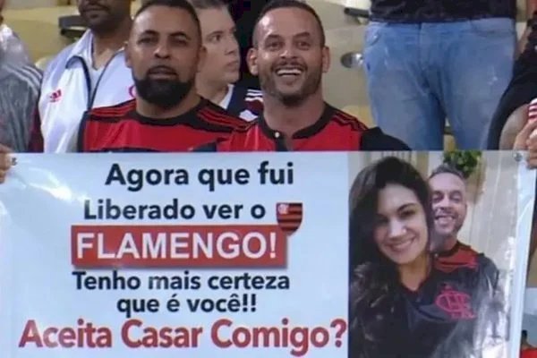 Homem faz pedido de casamento em jogo do Flamengo contra o Corinthians