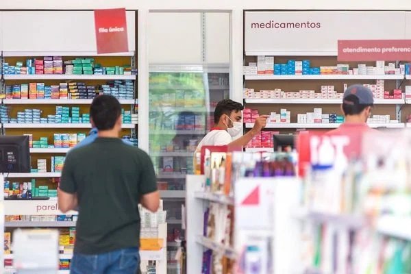 Falta de insumos deixa farmácias do DF sem antibióticos pediátricos