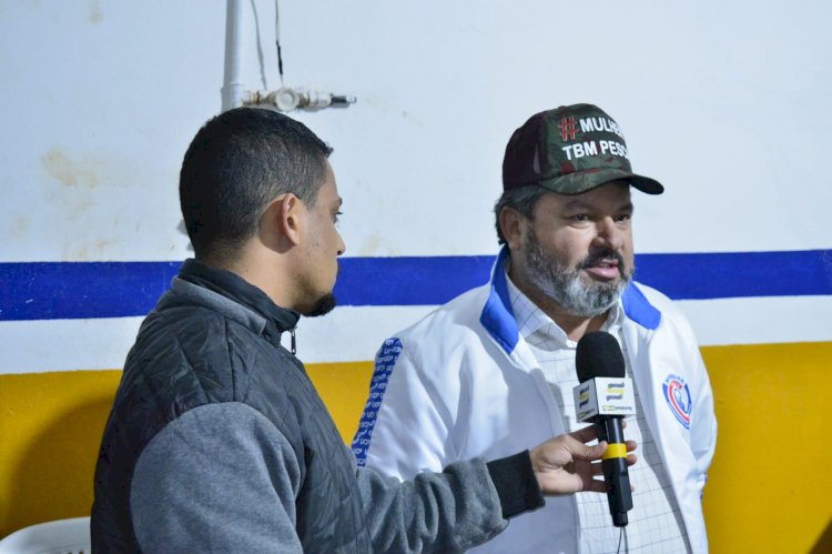 Carlos Bernardo concede entrevista à TV de Mundo Novo