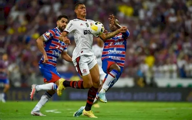 Dorival lamenta substituição de Mateusão e diz que saída foi decisiva para derrota do Flamengo