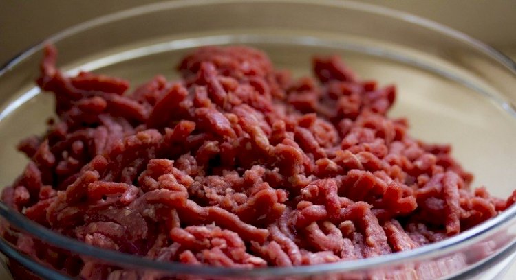Carne moída só poderá ser vendida em pacote de até um quilo a partir de novembro; entenda regras