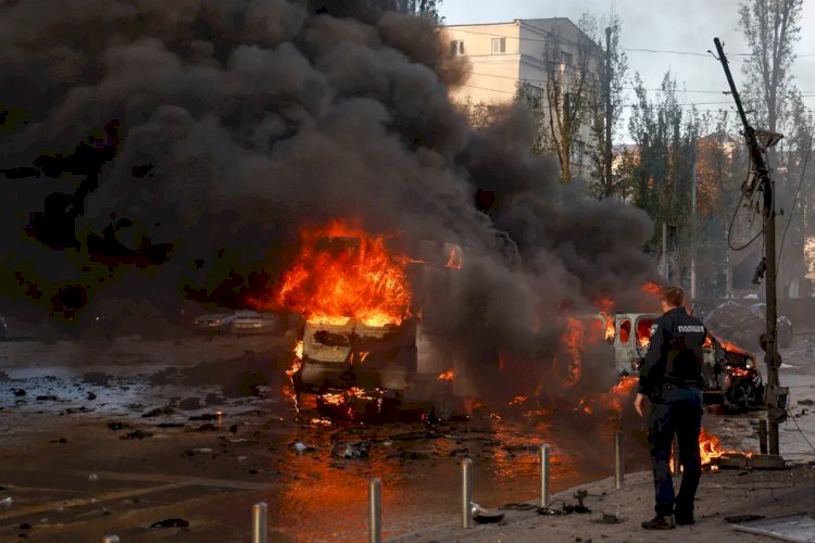 Kiev, capital da Ucrânia, volta a ser alvo de ataques da Rússia, e dez morrem