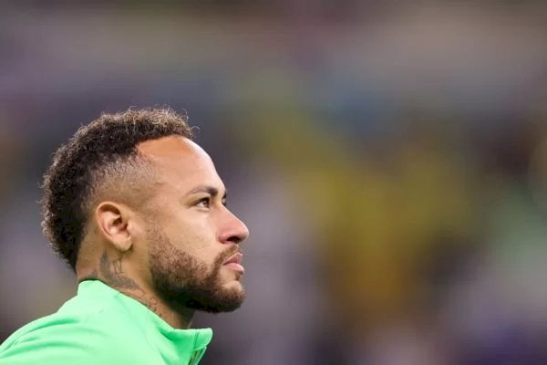 Neymar se manifesta após vitória na Copa e lesão: “Tudo vai ficar bem”