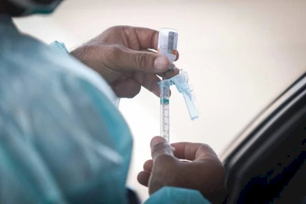 DF: dos 596 mortos por Covid em 2022, 450 não completaram ciclo vacinal