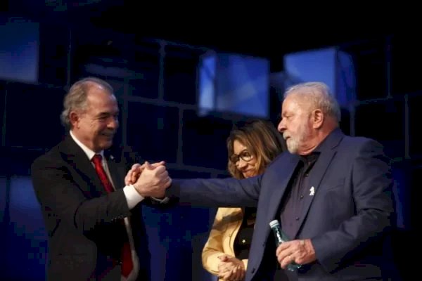 Lula anuncia Aloizio Mercadante para presidência do BNDES