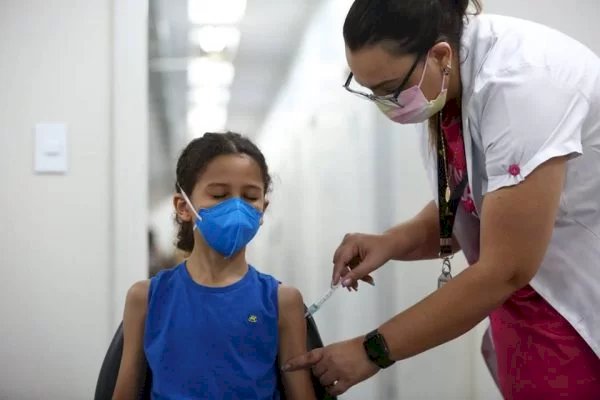 Não há estoque de vacinas infantis contra Covid, diz ministério