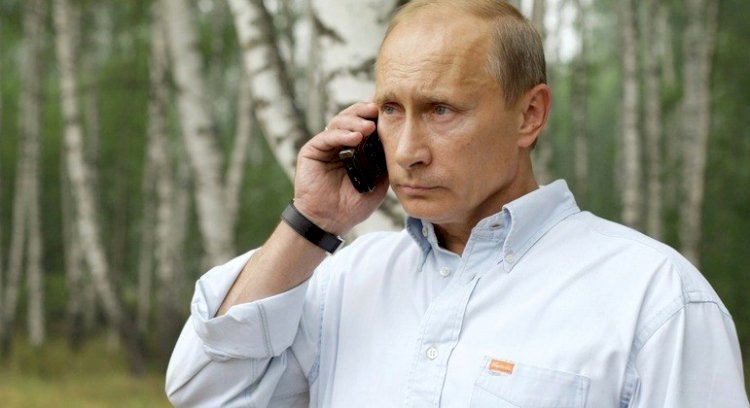 Isolados pela guerra, russos são obrigados a usar celulares ‘tijolões’