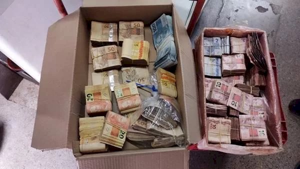 Operação Vegetalis: PCDF encontra R$ 68 mil em caixa de papelão
