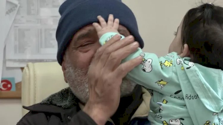 Únicos sobreviventes na família, avô e neta se reencontram 3 semanas após terremoto na Turquia; veja VÍDEO