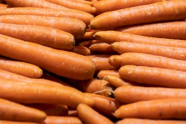 Inflação: preço dos alimentos desacelera; cenoura tem maior alta