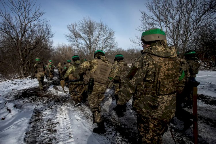 Tropas ucranianas enfrentam soldados do grupo Wagner em Bakhmut, no leste