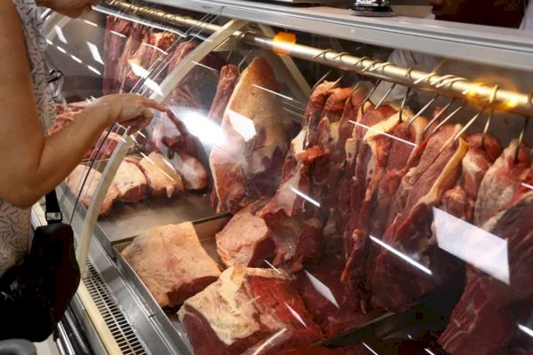 Ministro diz que China suspendeu embargo à carne bovina brasileira