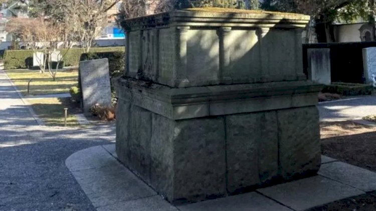 O bloco de granito em cemitério da Suíça que escondia monumento nazista