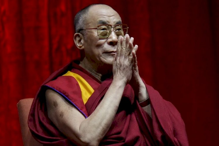 Machismo e beijo em criança: entenda polêmicas envolvendo Dalai Lama