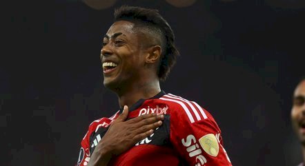 Bruno Henrique volta a marcar, garante vitória e pede passagem no Flamengo titular