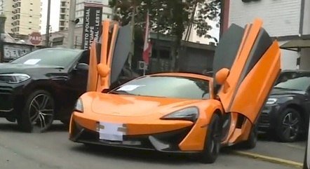 Polícia apreende carros de luxo que seriam do PCC