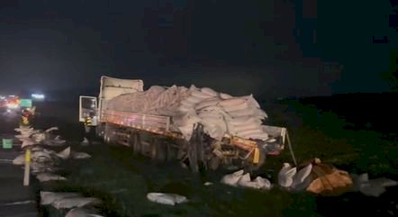 Engavetamento entre carretas e carros deixa seis feridos na rodovia dos Imigrantes (SP)