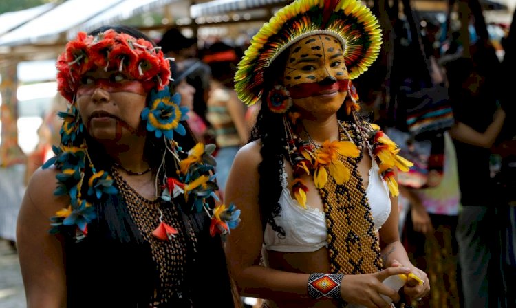Indígenas apresentam cultura e bandeiras de luta em feira no Rio