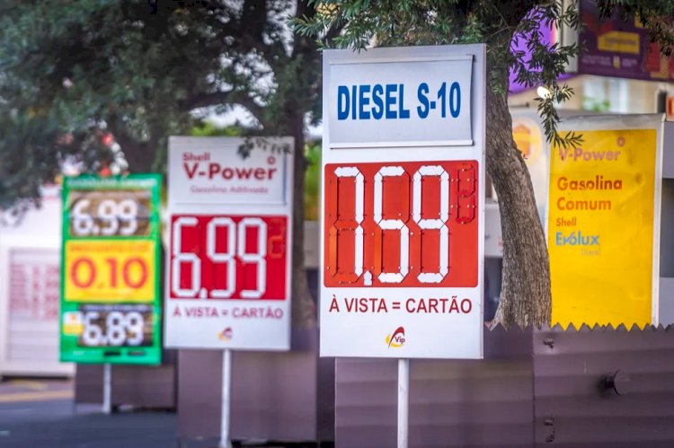 Aumento no diesel e na gasolina aproxima Petrobras de preços internacionais, diz especialista em petróleo