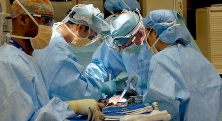 Hospitais cobram pagamento bilionário de planos de saúde