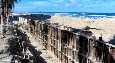 Cidades do litoral de São Paulo constroem muros para evitar avanço do mar