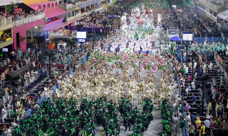 Escolas de samba se despedem da carnavalesca Rosa Magalhães