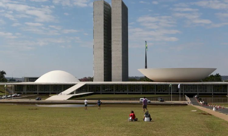 CCJ do Senado aprova PEC que pode reduzir verba para candidatos negros