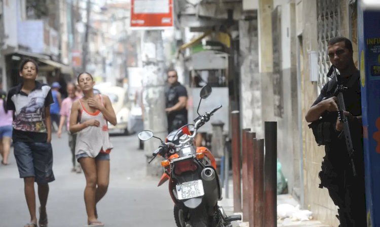 Escolas de ensino médio da Maré só atendem 31,6% dos jovens da região