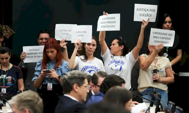 Projeto da anistia aos golpistas do 8 de janeiro é adiado na CCJ