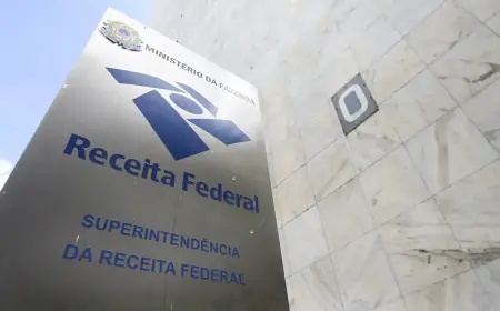 Receita apreende em dois navios no Rio carga de combustível irregular