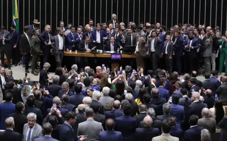 Corregedor da Câmara pede suspensão de 3 deputados envolvidos em motim