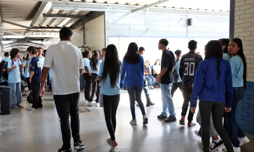 Estudantes do Pé-de-Meia podem escolher como investir benefício