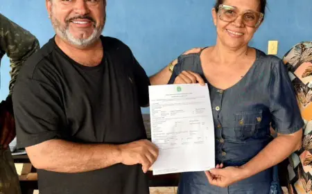 Carlos Bernardo participa de reunião no Assentamento Madeira, em Paraíso das Águas