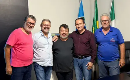 Prefeito Xixi recebe Carlos Bernardo no Gabinete da Prefeitura de Paraíso das Águas