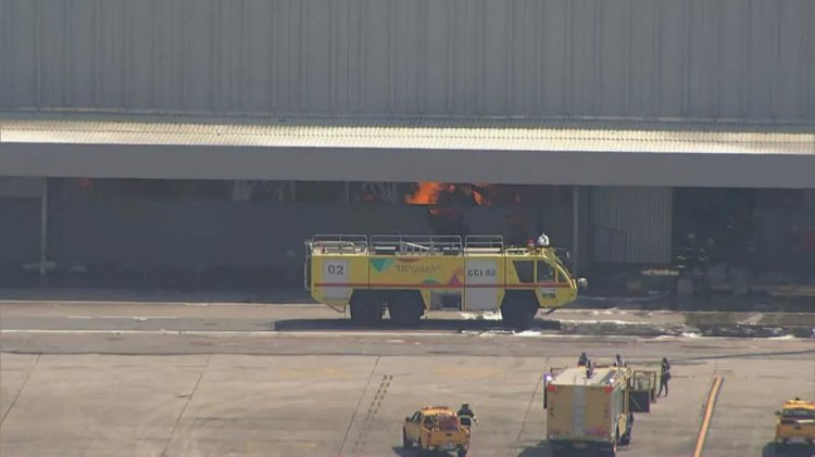 Incêndio atinge galpão no terminal de cargas do aeroporto Galeão, no Rio