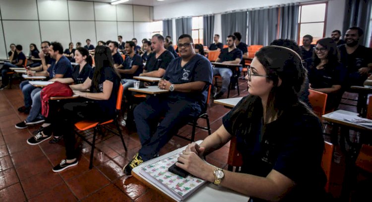 Brasil tem mais alunos que se tornam professores do que outros países. Isso é um problema?