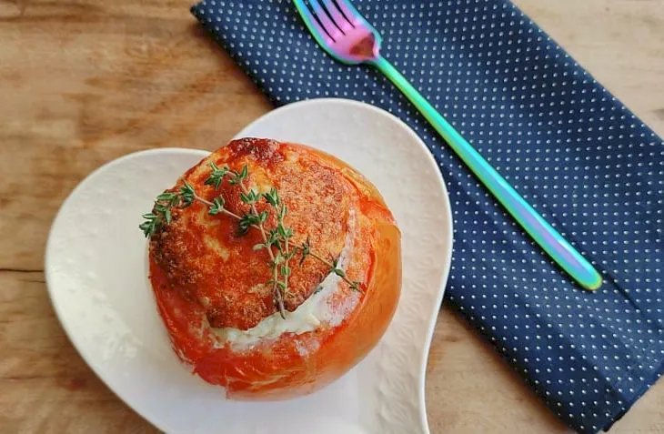 Tomates recheados com creme de queijo