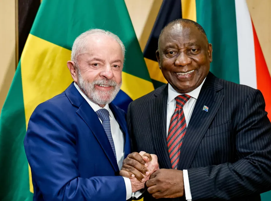 Lula e Ramaphosa firmam acordos e defendem cooperação em defesa entre Brasil e África do Sul